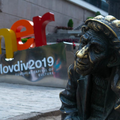 Plovdiv Kulturhauptstadt 2019 im Vordergrund Milio Skulptur