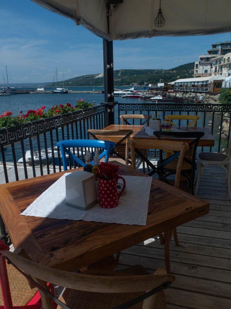Terrasse an der Promenade in Balchik