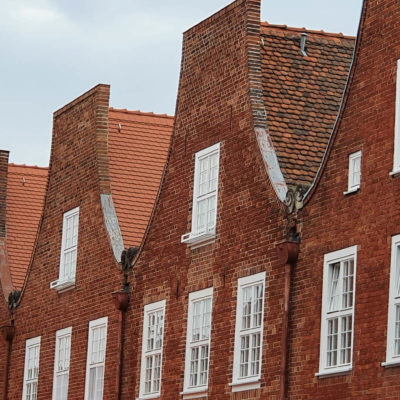 viele Giebel mit Fenster im Holländer Viertel Potsdam