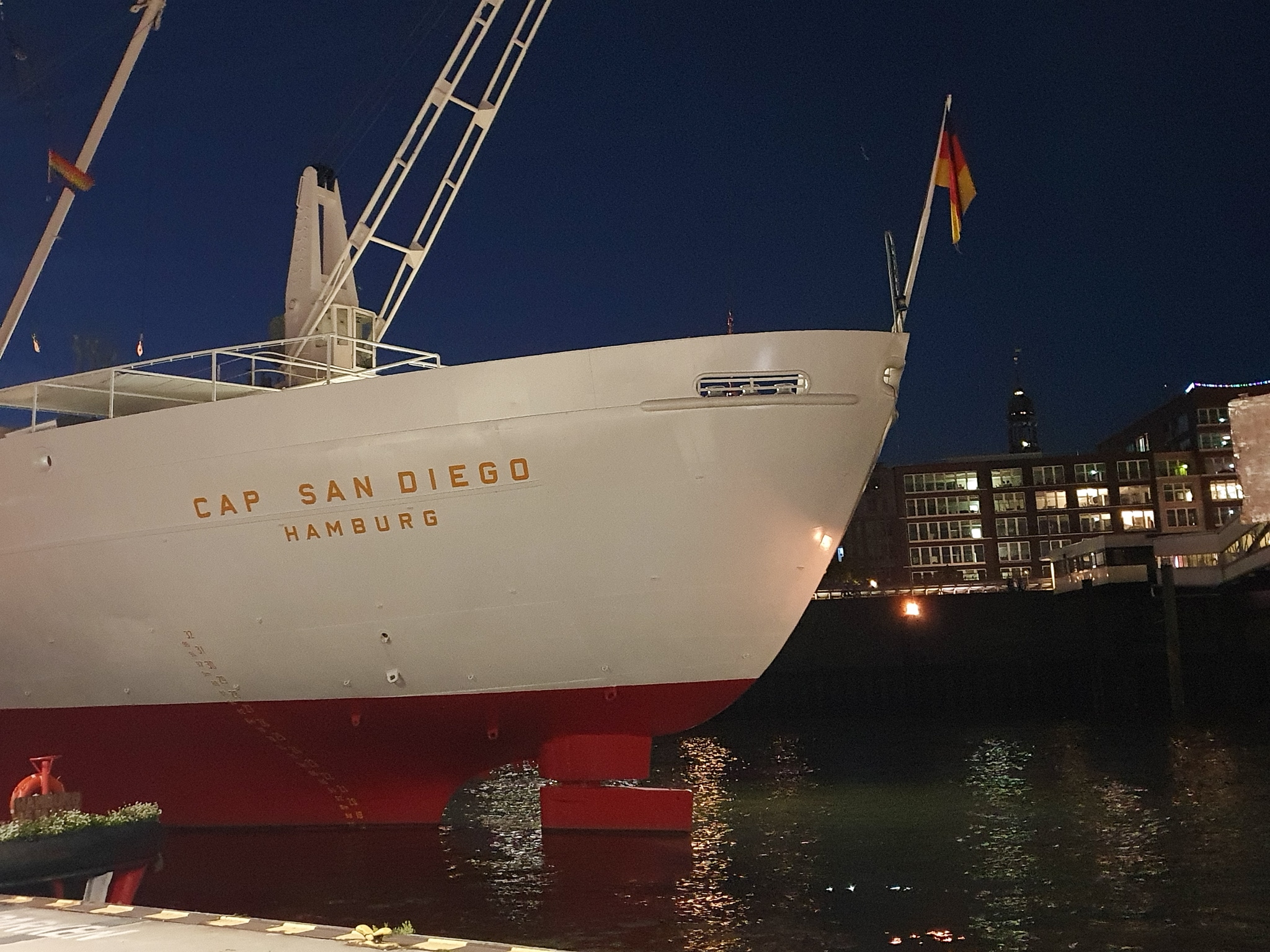 Museumsschiff Casp San Diego am Abend